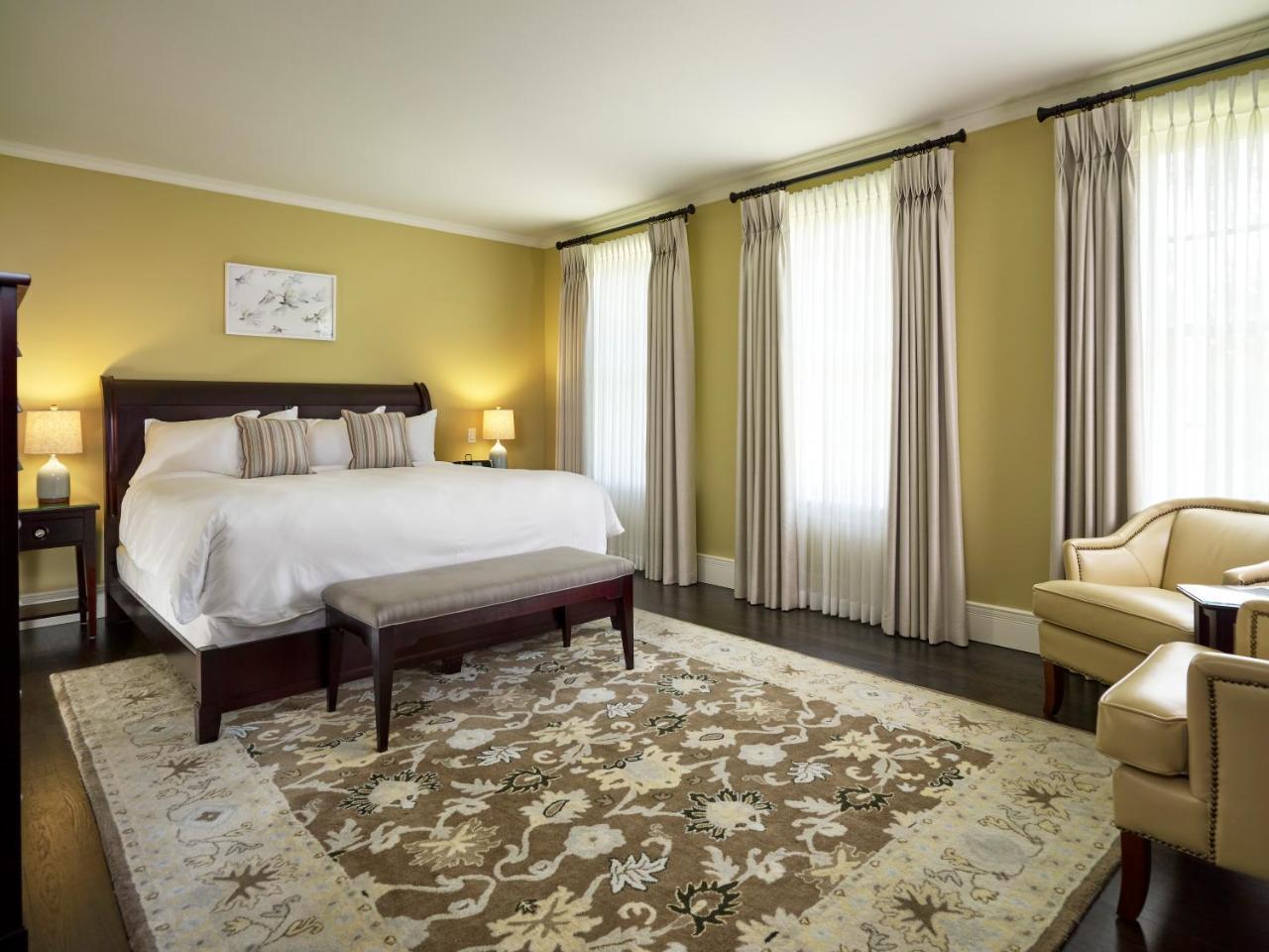 Superior King Room